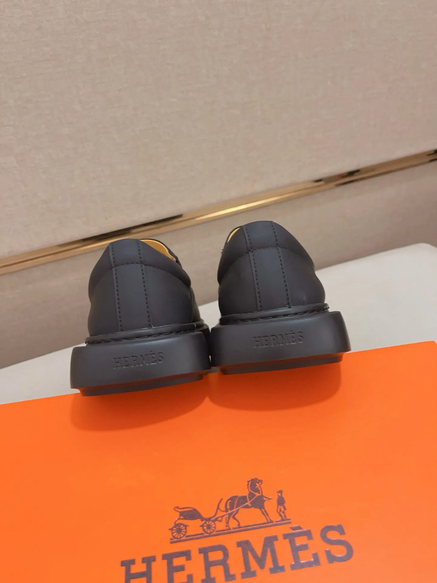 Men's clothing and shoes💰: 442💰《HERMES》【Classic original single version】Hermès; top 🔝purchase agent🔍🔍men's latest 🇺🇸 counter sales simultaneously, imported from Italy original ▲▲cowhide ▲▲ (high-end, nobility, class) ) Exquisite workmanship (Italian 🇮🇹 imported water-dyed 🐂 cowhide lining) sole: original sole provided by the original factory, ⚠️exclusive double-layer activity·TPR·rubber·combined molded outsole; super comfortable·wear-resistant·non-slip·environmental protection The real thing is more beautiful if you take the real thing (high quality, follow the order). You can enter and exit the counter at will * Number of yards: 38-44 (45 can be customized and cannot be returned or exchanged)